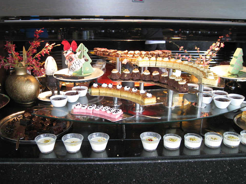 Teil des Süßspeisenbuffets Limak Lara Deluxe Hotel & Resort