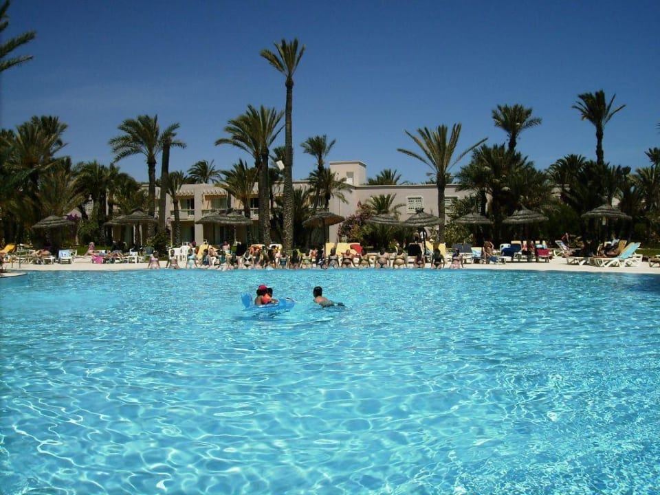 Oberer Pool Zita Beach Resort