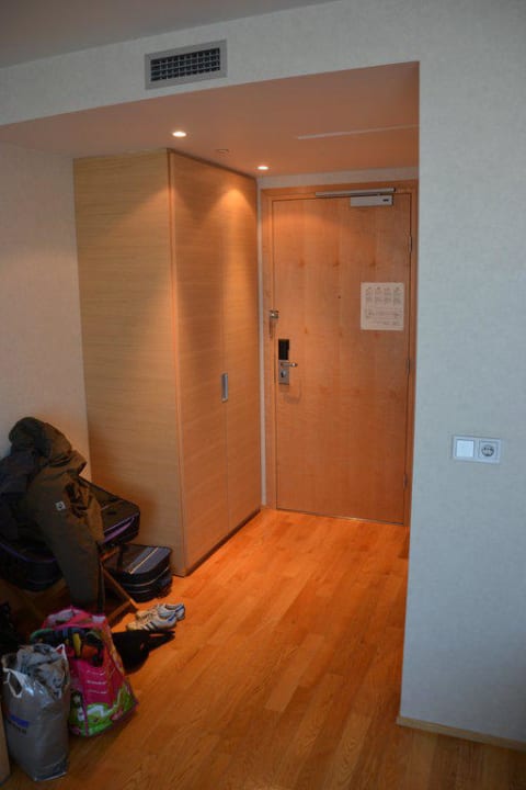 Eingangsbereich mit Schrank Hilton Reykjavik Nordica