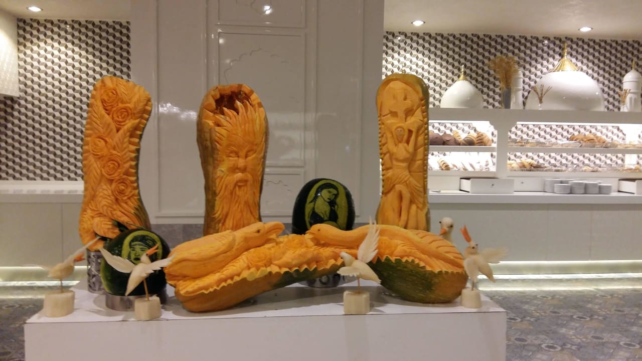 Melonenschnitzerei Royal Taj Mahal Hotel