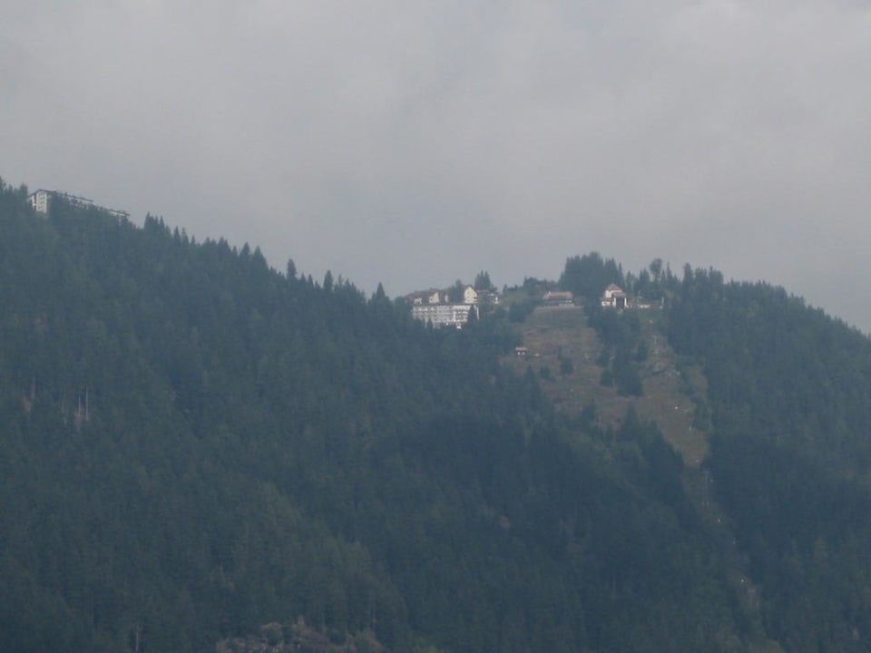 Blick aufs Hotel von Burg Landskron Sonnenhotel Zaubek