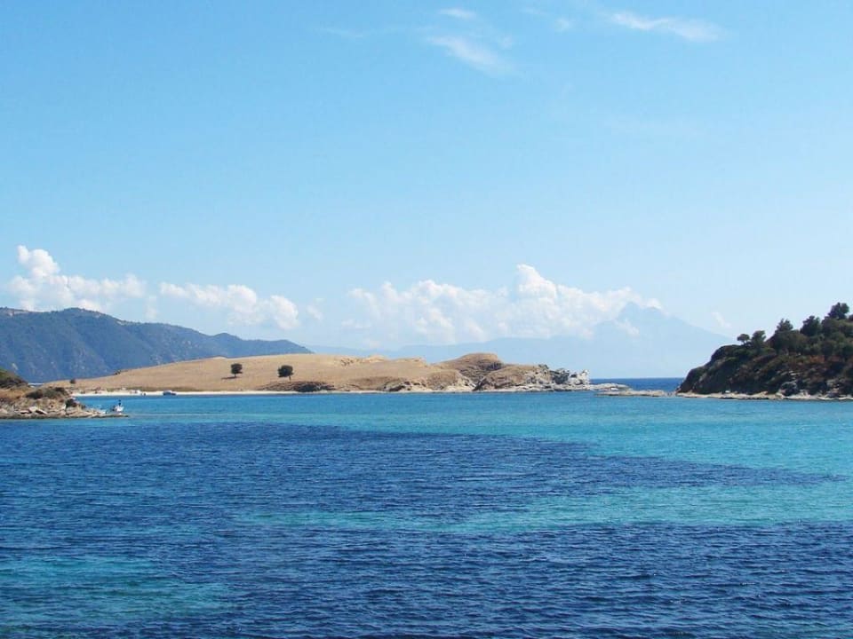 Wyspa niedaleko hotelu Akrathos Beach Hotel