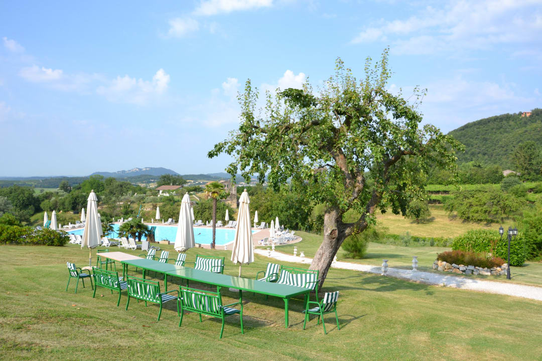 Sehr schöner Garten Hotel Villa Cariola