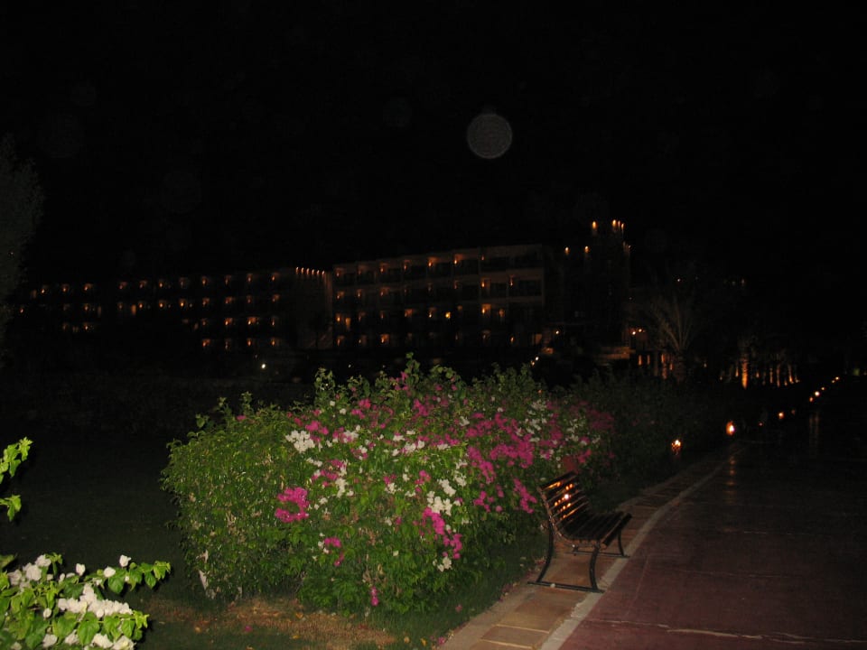 Blick zum Haupthaus "East Wing" Fort Arabesque Resort, Spa & Villas