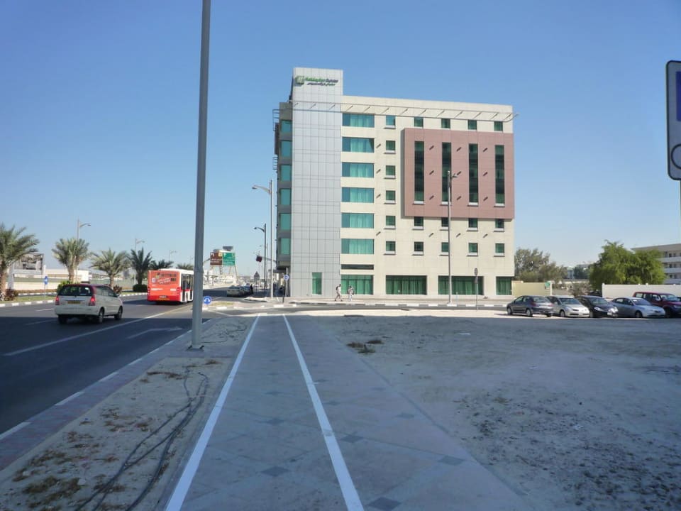 Seitenfassade Hotel Holiday Inn Express Jumeirah