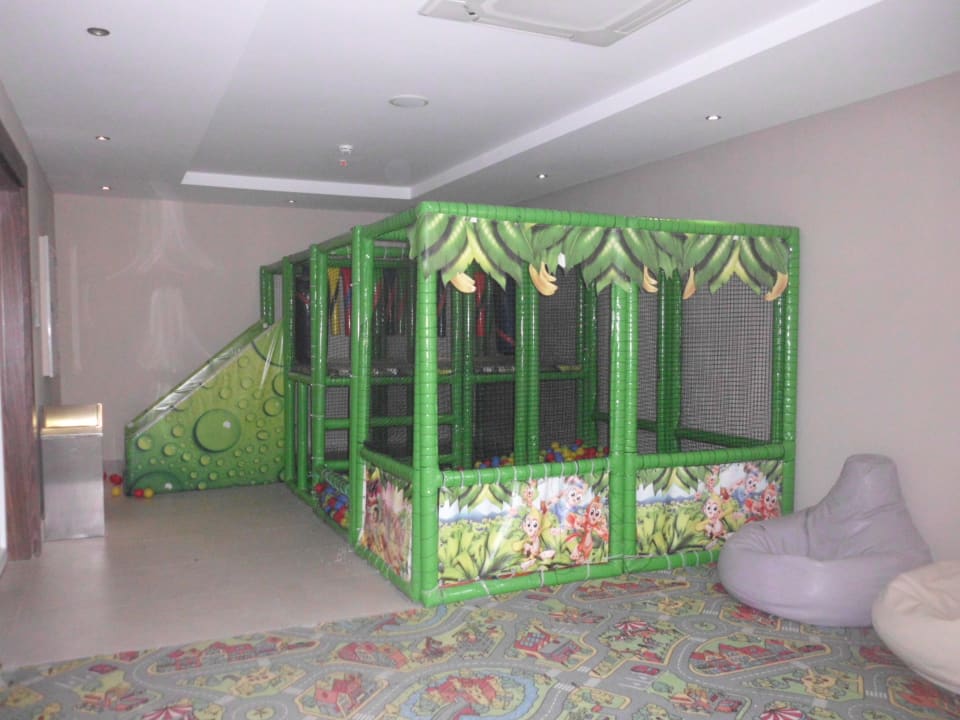 Im Neubau vorm Miniclub Hane Family Resort