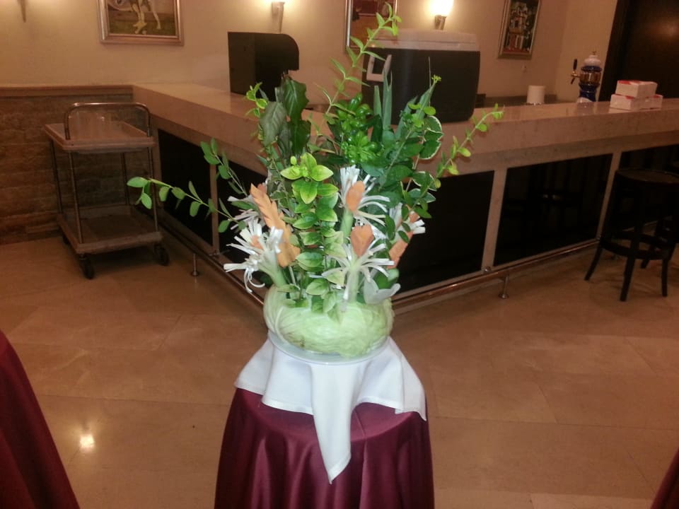 Decoratie ingang restaurant Crystal Admiral