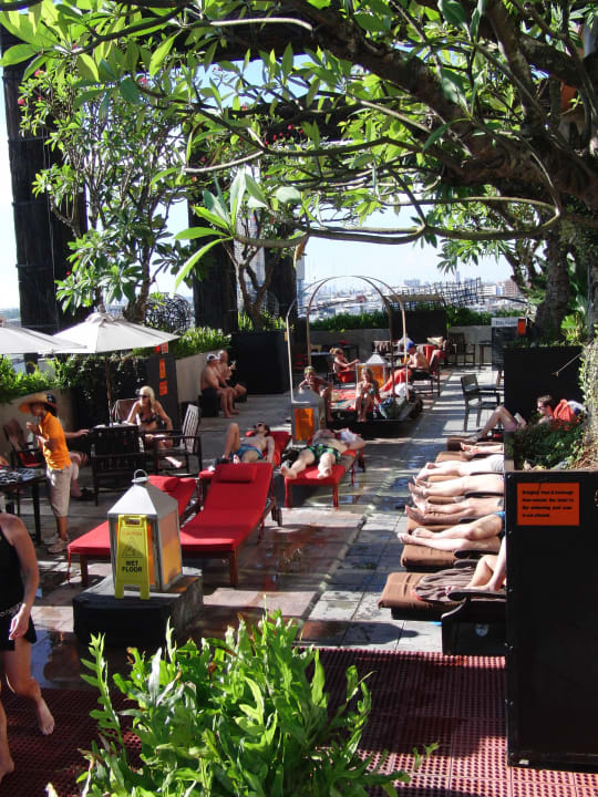 Liegen am Roof-Pool Siam@Siam Design Hotel Bangkok
