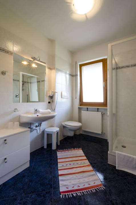 Das Bad in unseren Ferienwohnungen Hotel & Residence Traubenheim