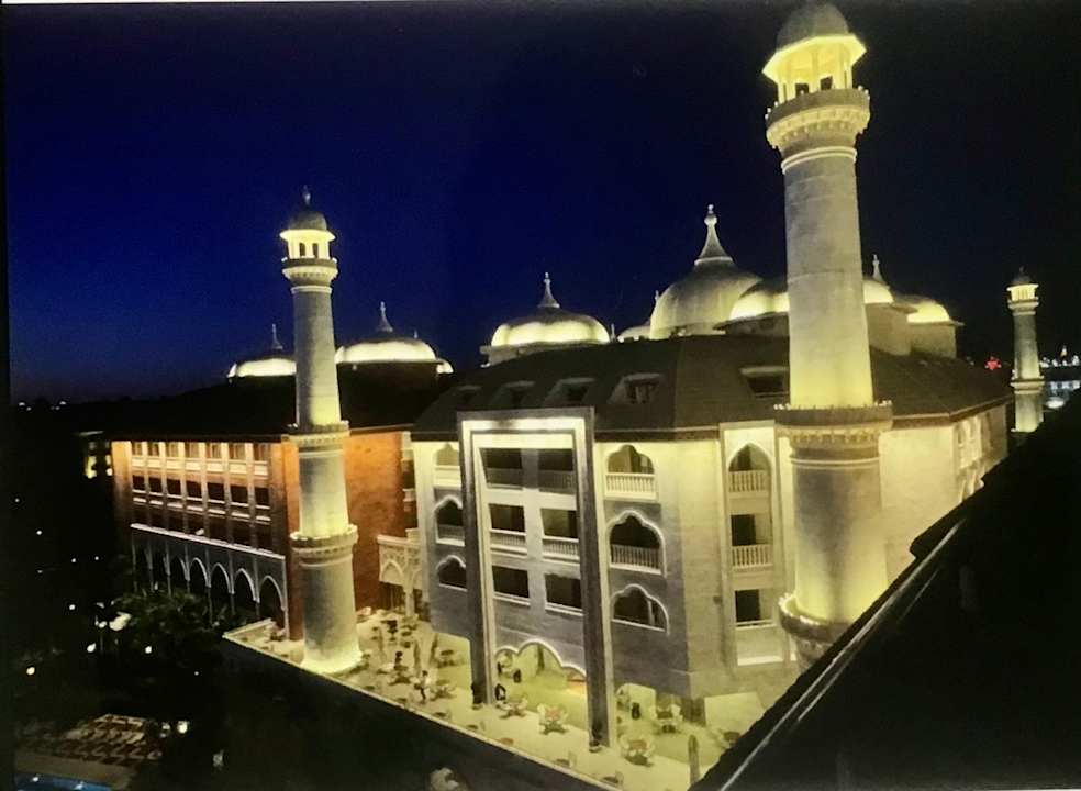 Außenansicht Royal Taj Mahal Hotel