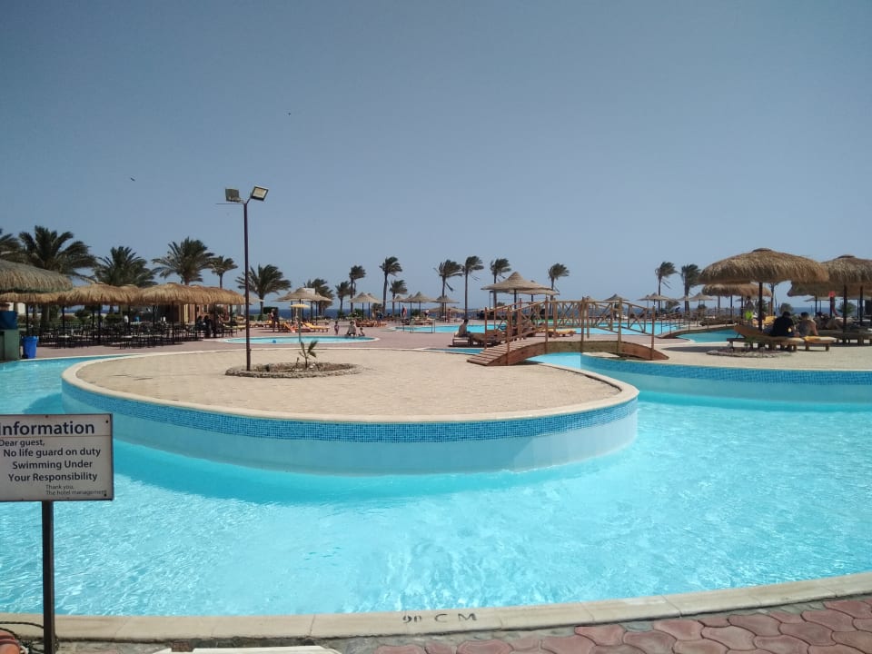 Hauptpoollandschaft Three Corners Sea Beach Resort