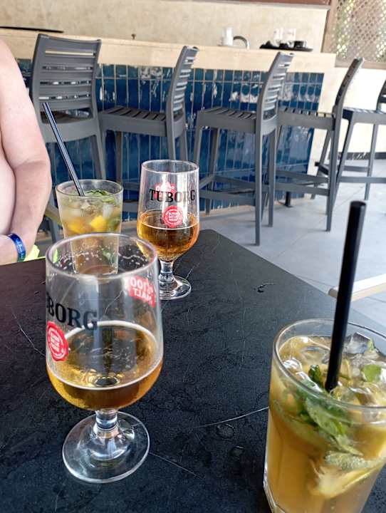 Pool Side Breeze Hotel