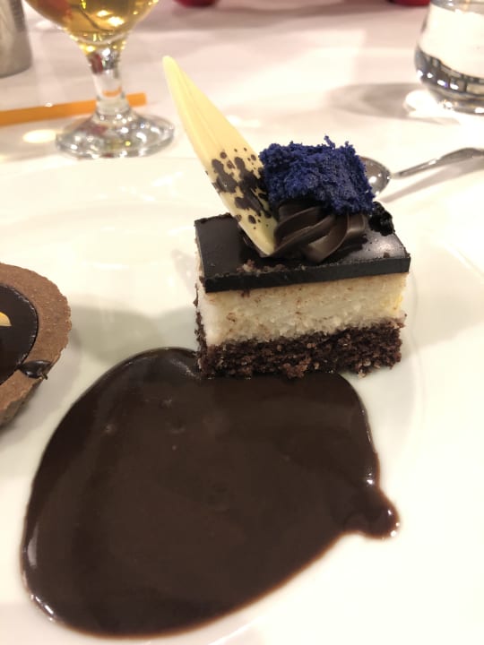 Gastro Xanadu Resort Hotel