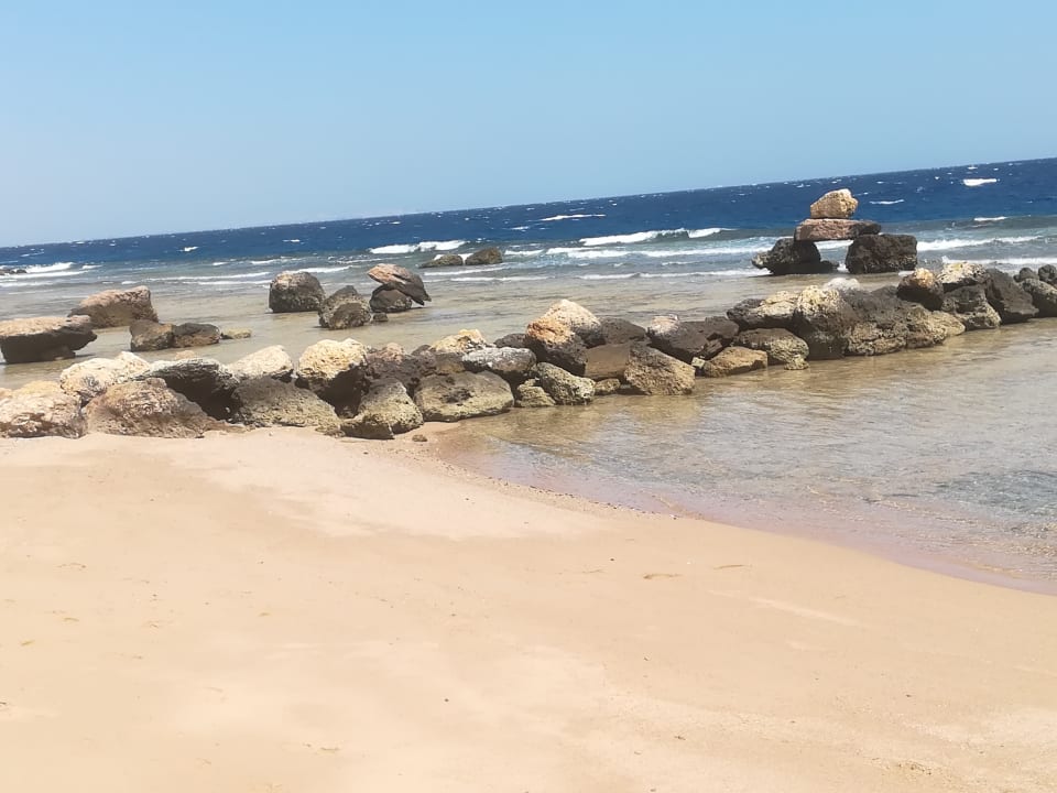 Flach abfallender Sandstrand Pickalbatros Citadel Resort