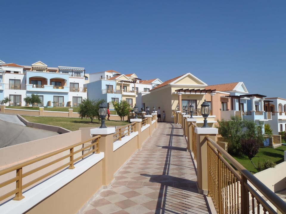 Lávka mezi hlavní budovou a horní částí areálu Lindos Imperial Resort & Spa