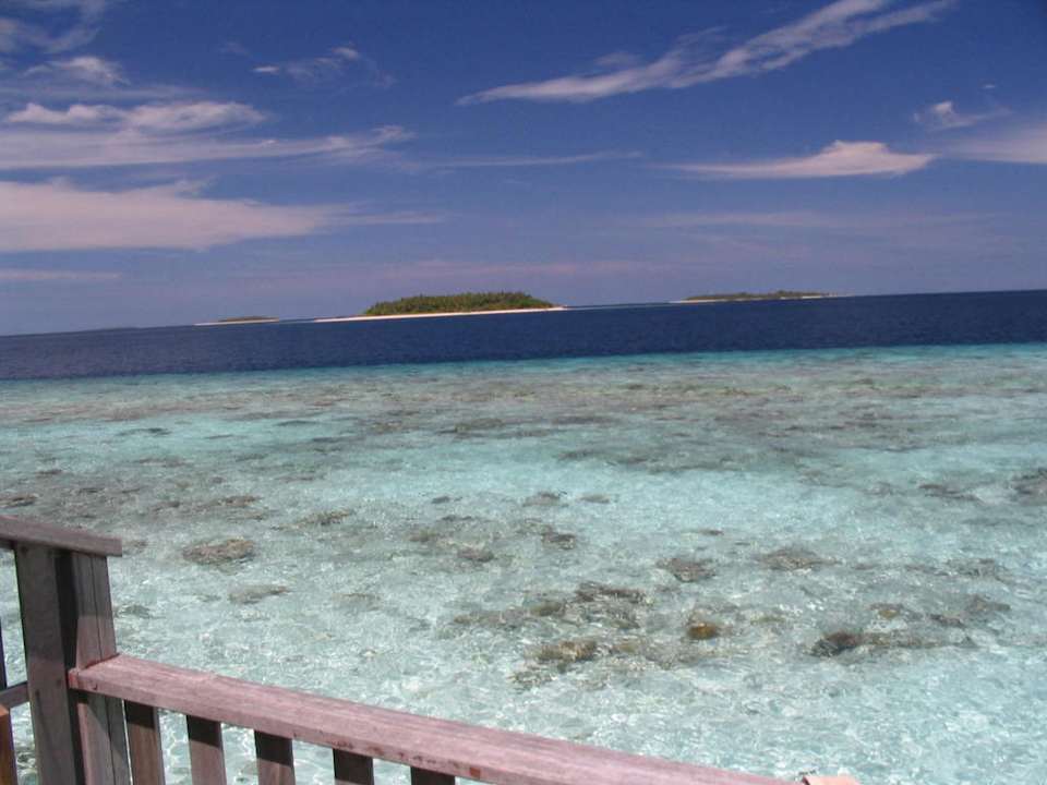 Blick auf die flache Lagune NH Collection Maldives Reethi Resort