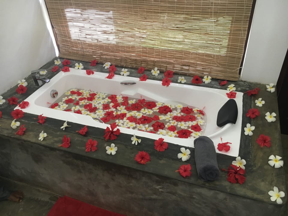 Flowerbath ANANDA Ayurveda Resort