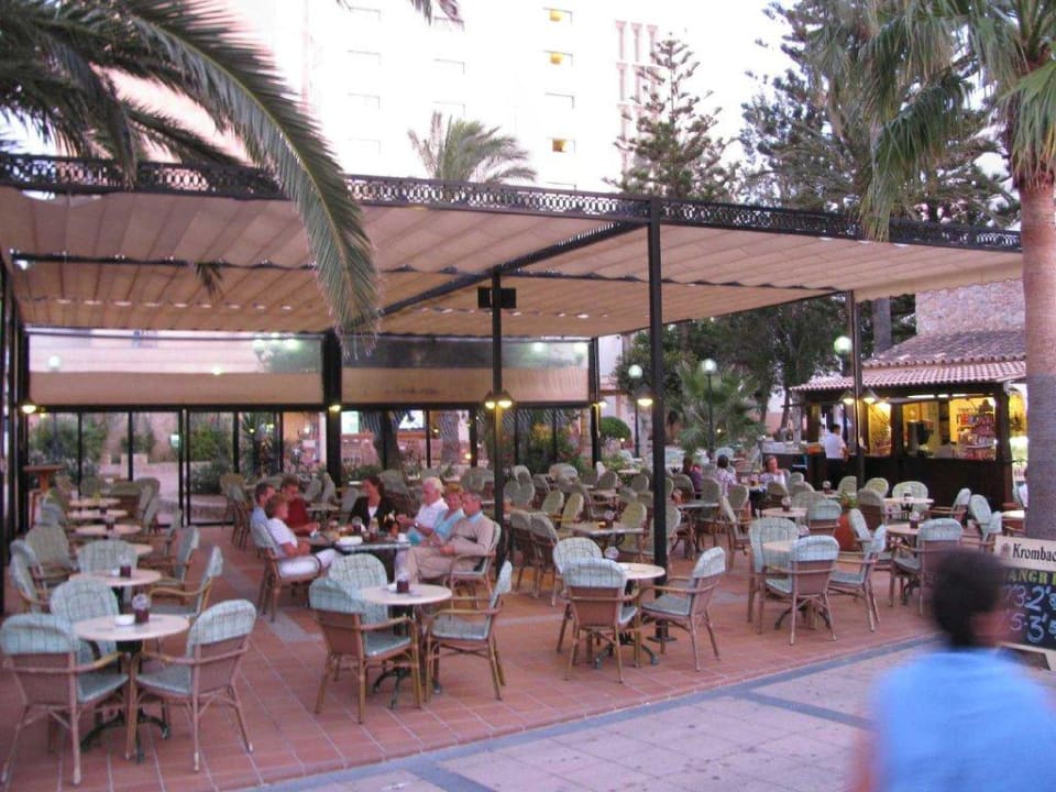 Cafe von der Fußgängerzone gesehen CM Playa del Moro