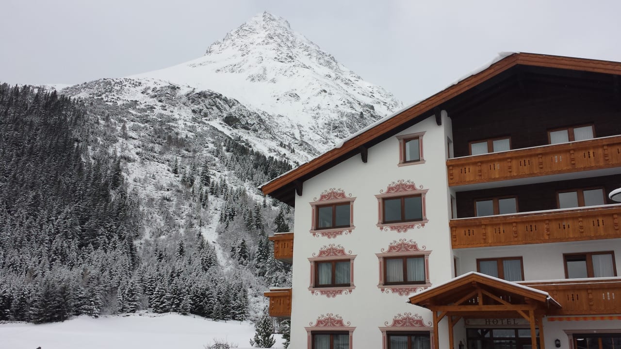 Außenansicht Hotel Galtürerhof
