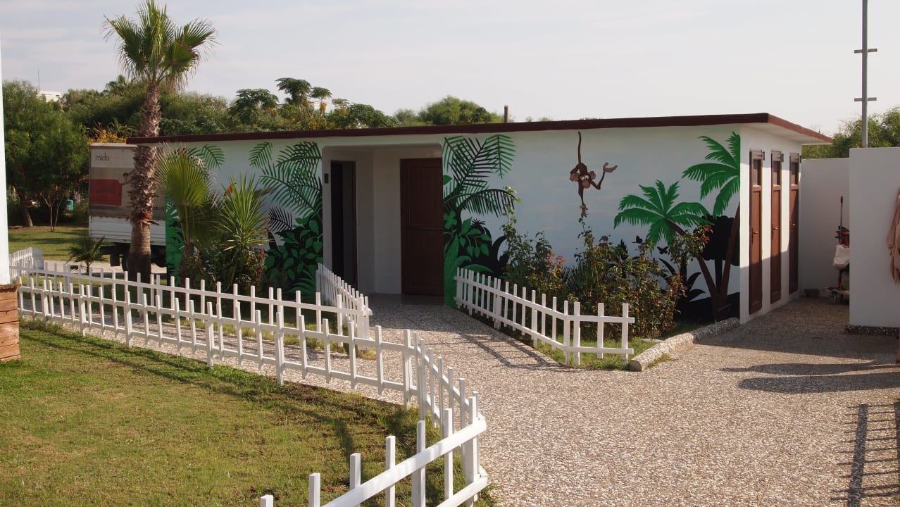 Strand Mary Hotel Side