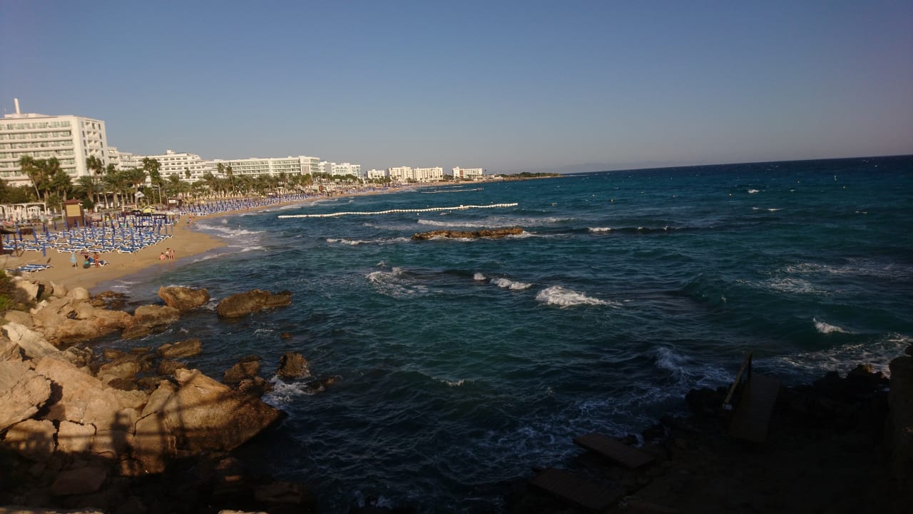 Strand Hotel Sunrise Beach