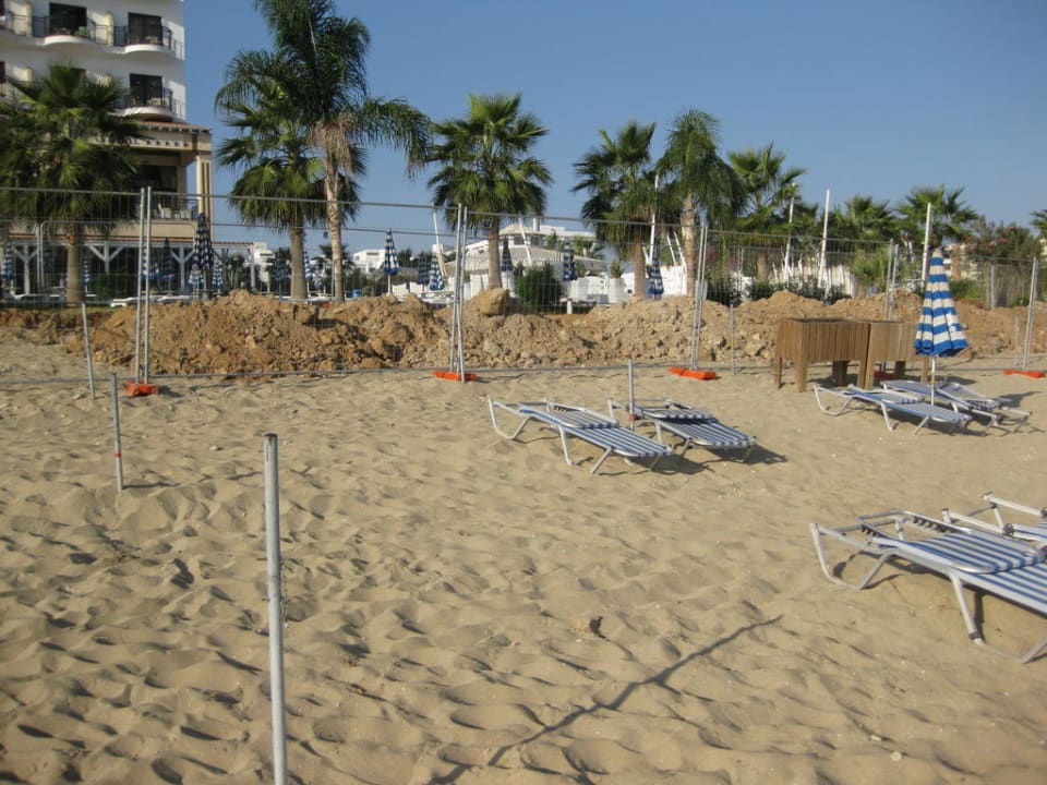 Bauarbeiten am Strand Constantinos The Great Beach Hotel