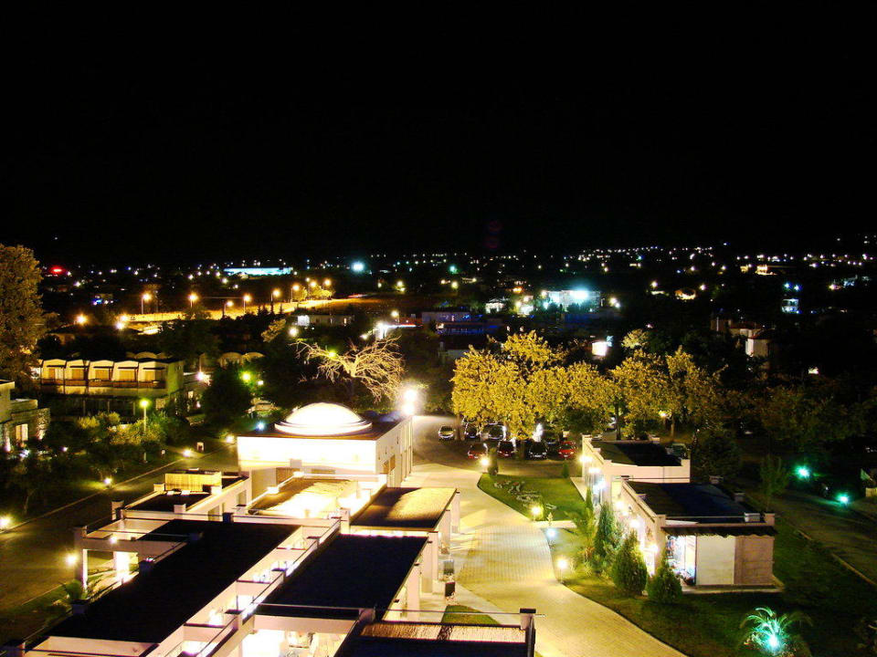 Hotel by night Olympian Bay Grand Resort