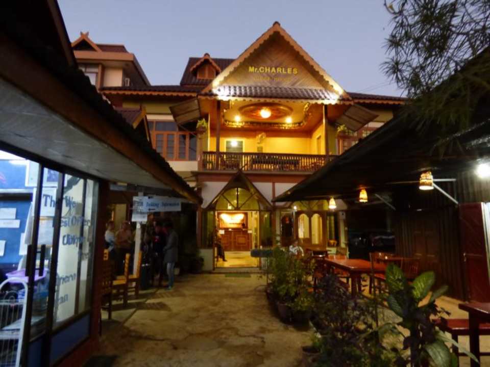 Außenansicht Mr. Charles Guesthouse & Hotel