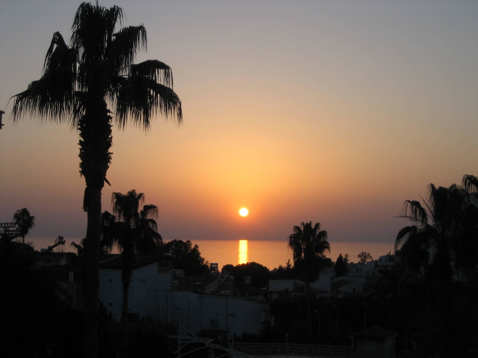 Abendrot vom Balkon Seaden Corolla Hotel