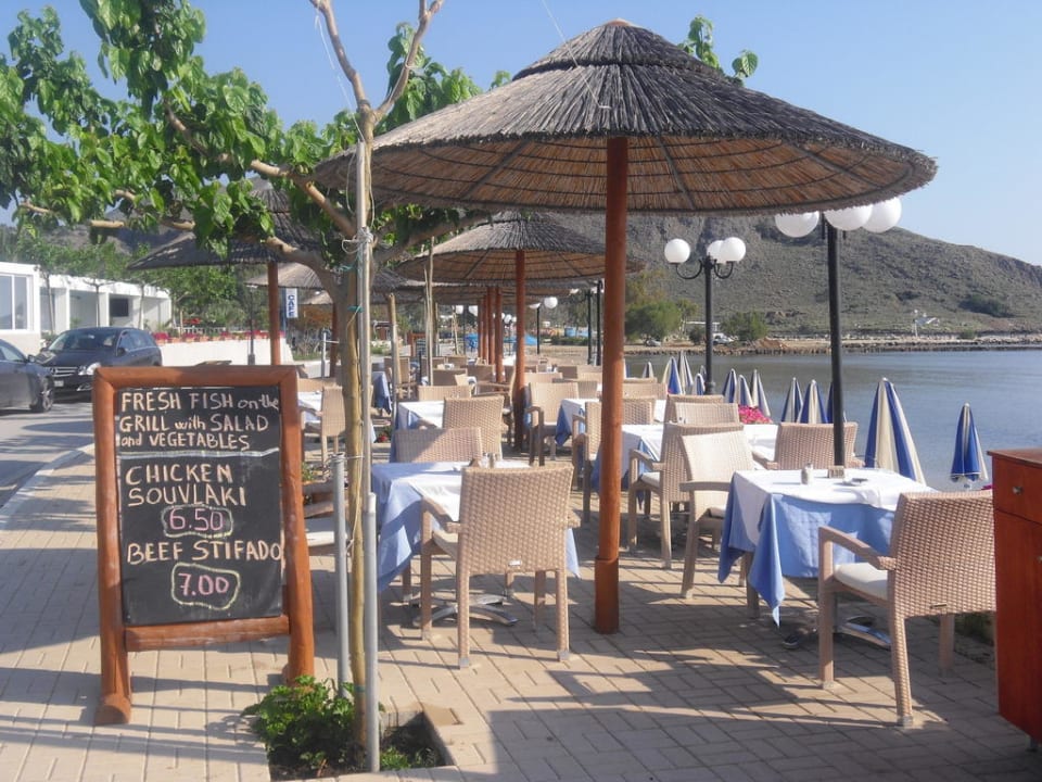 Gegenüber vom Restaurant Hotel Corissia Princess