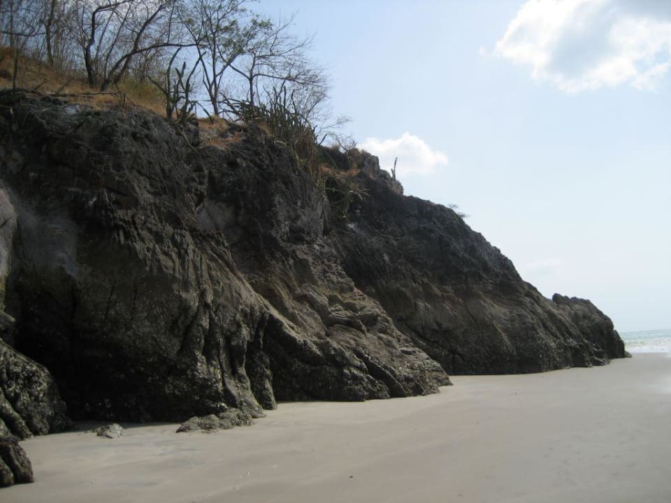 Felsen links am Strand Grand Decameron Panama, A Trademark All Inclusive Resort