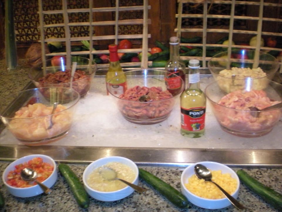 Man kann sich auch das Fleisch selber aussuchen .. Makadi Palace