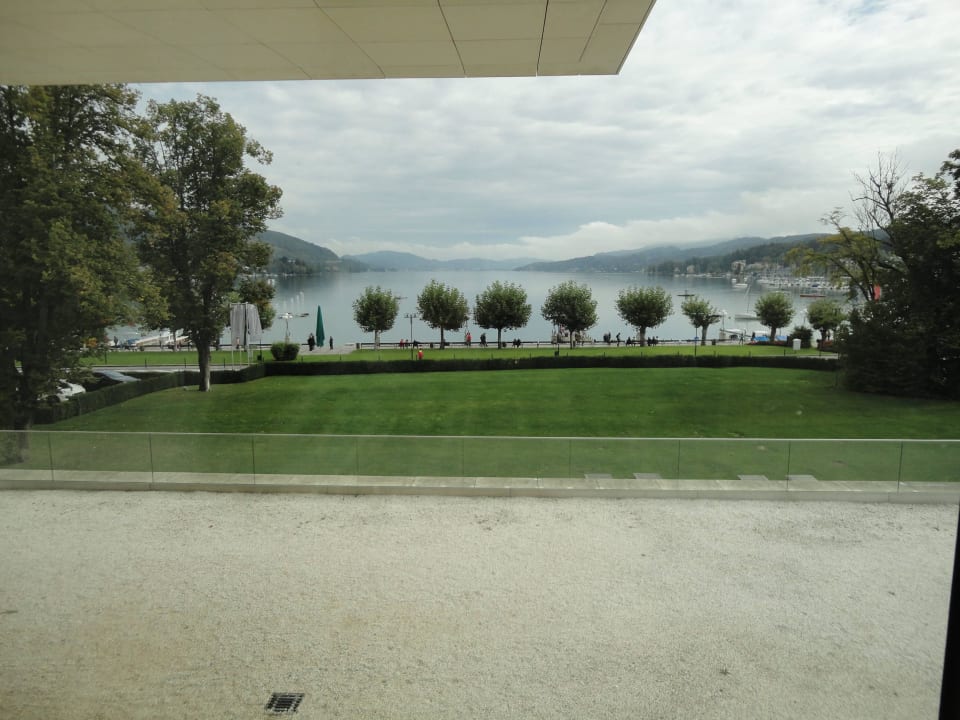 Ausblick vom Zimmer 221 Falkensteiner Schlosshotel Velden