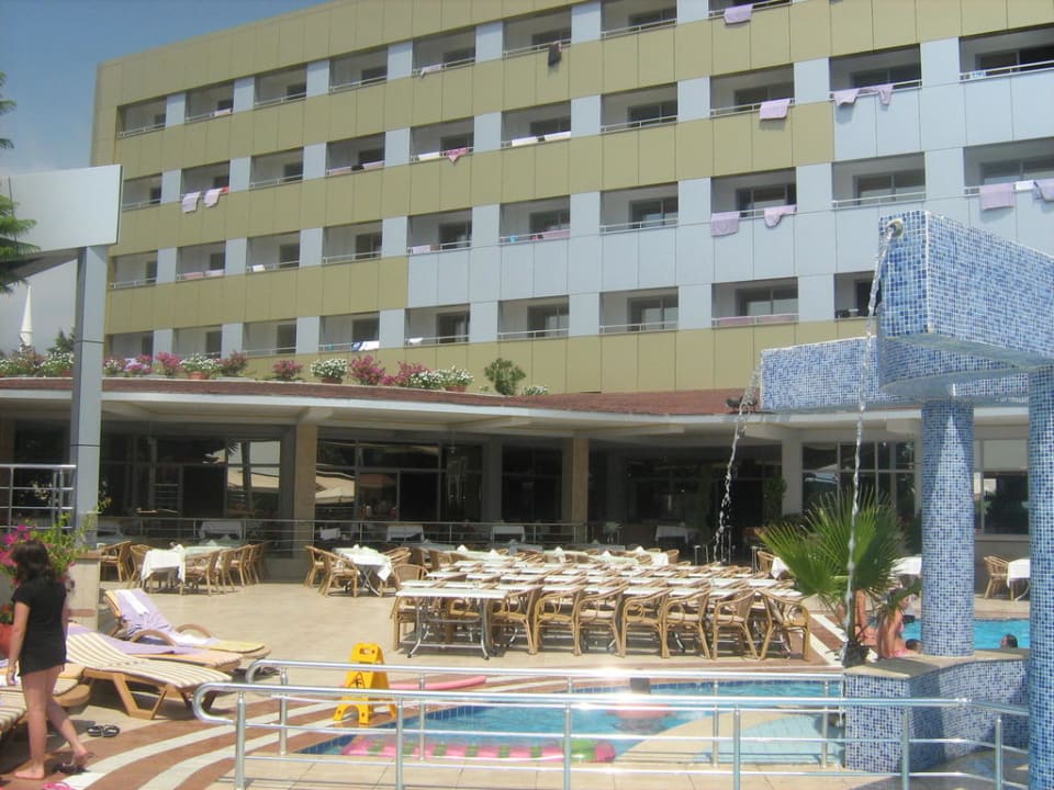 Basen przy hotelu Kırbıyık Resort Hotel - Alanya