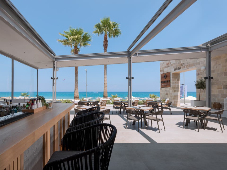 Gastro Ikones Seafront Luxury Suites