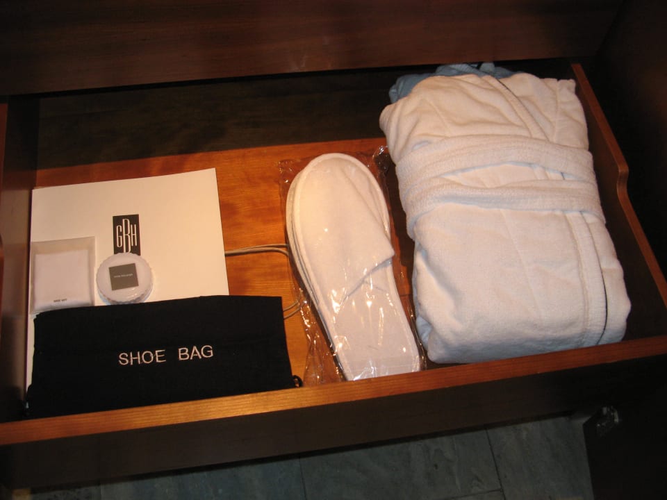 Bademantel und Schlappen vorhanden Grand Hyatt Berlin