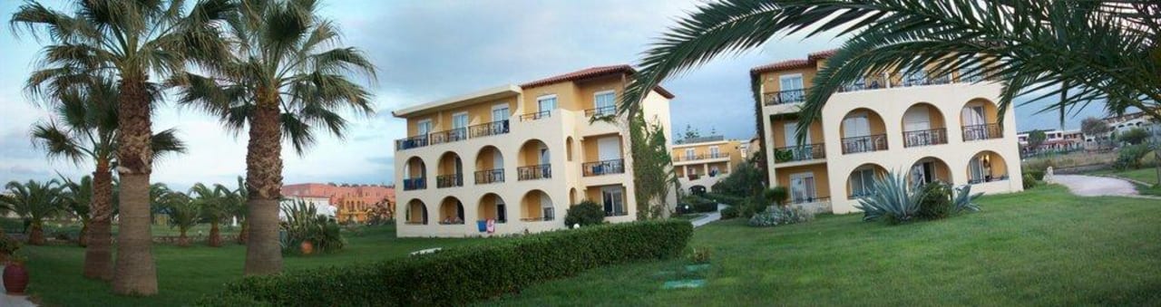 Anlage vom Strand aus Vantaris Luxury Beach Resort