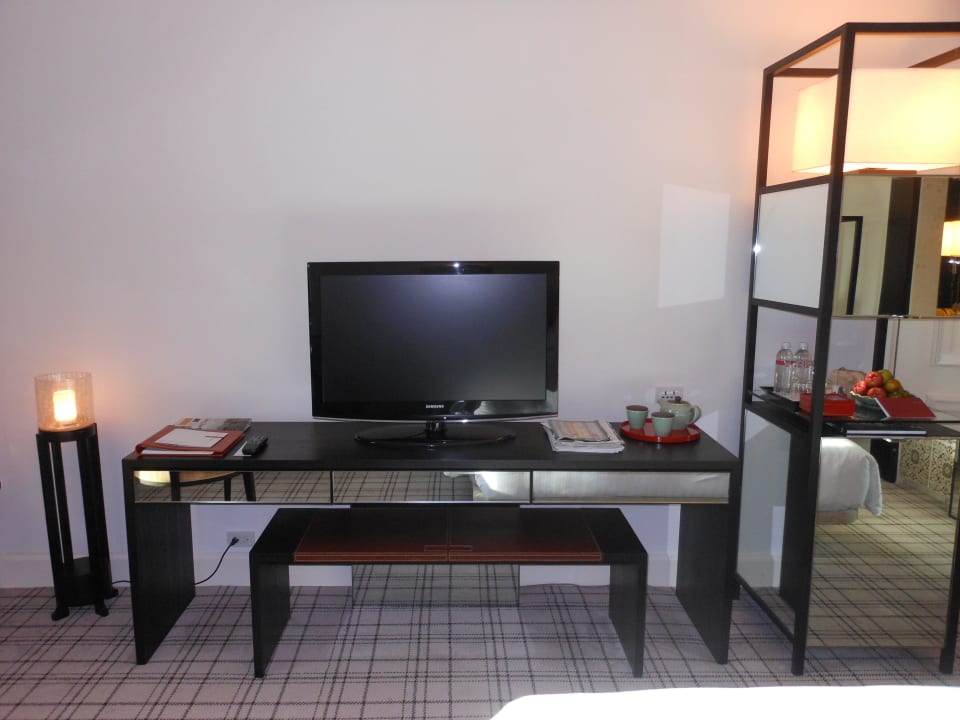 Zimmer 1216 - TV-Bereich Grand Hyatt Erawan Bangkok