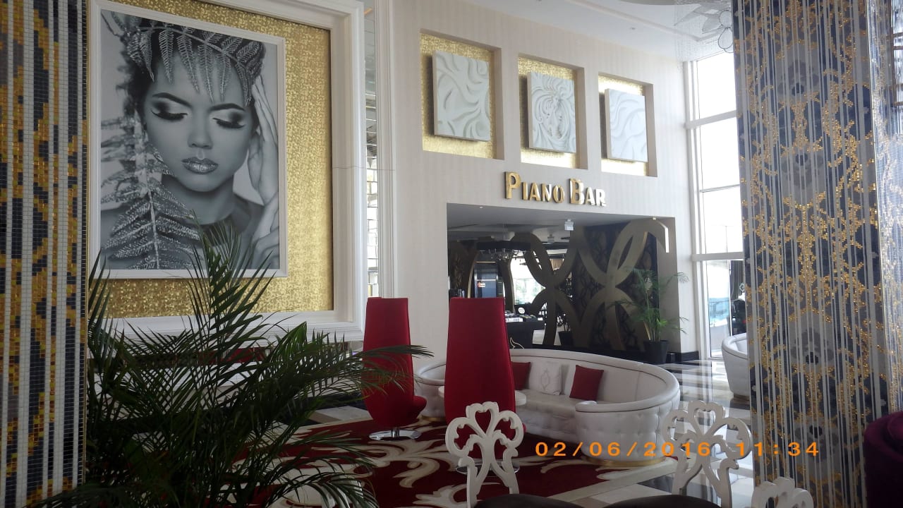 Lobby und 24h-Bar Azura Deluxe Resort & Spa Hotel