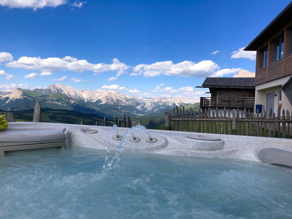 Pool Goldknopf alpine lifestyle hotel