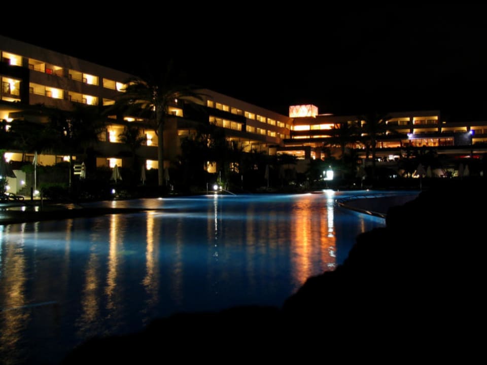 Hotelansicht bei Nacht Hotel Costa Calero