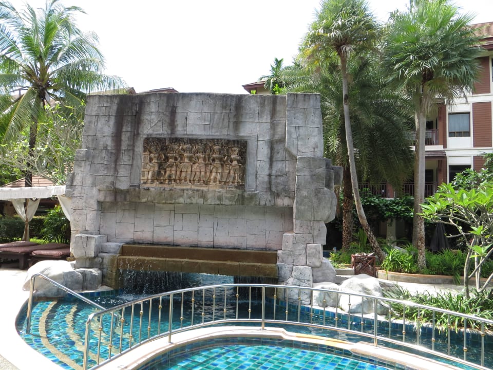 Wasserfall in der Poolanlage Kata Palm Resort & Spa