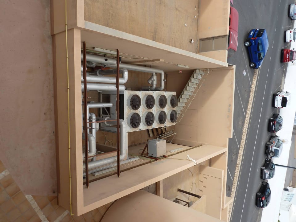 Lautstarke Lüftungsanlage  SBH Hotel Taro Beach