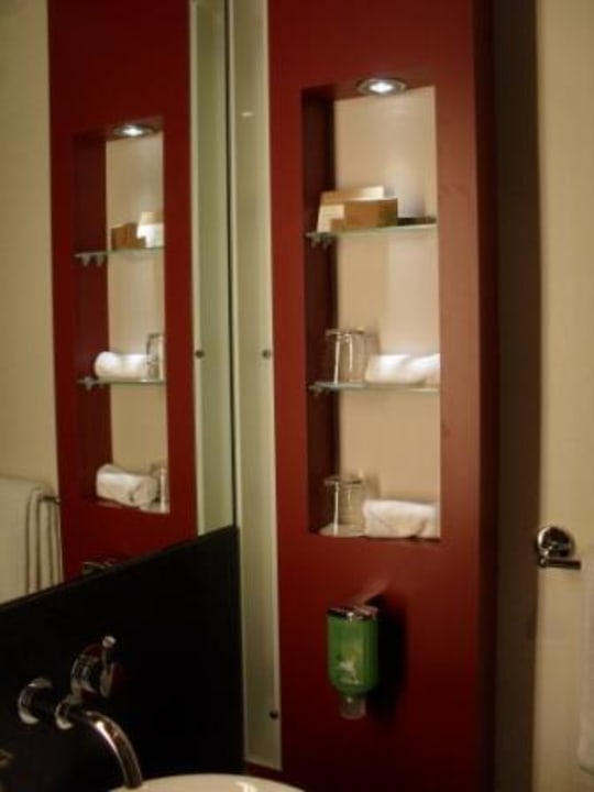 Badezimmer mit Waschbecken Mövenpick Hotel Münster