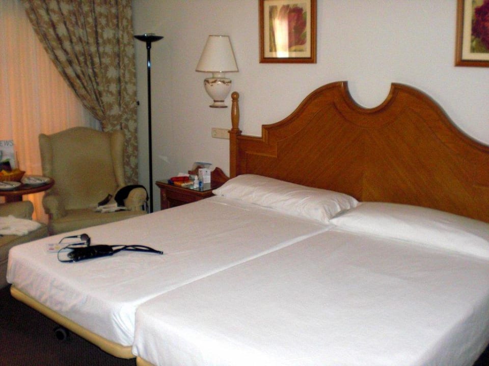 Riesen-Bett Hotel Riu Palace Tres Islas