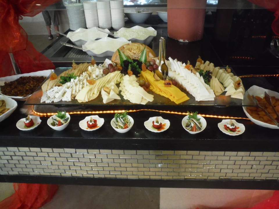 Ein kleiner Teil des Buffets Crystal Sunset Pearl Collection