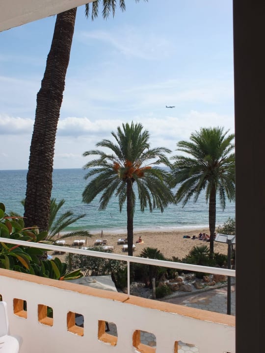 Ausblick vom Balkon auf das Meer und Promenade Hotel Figueretas