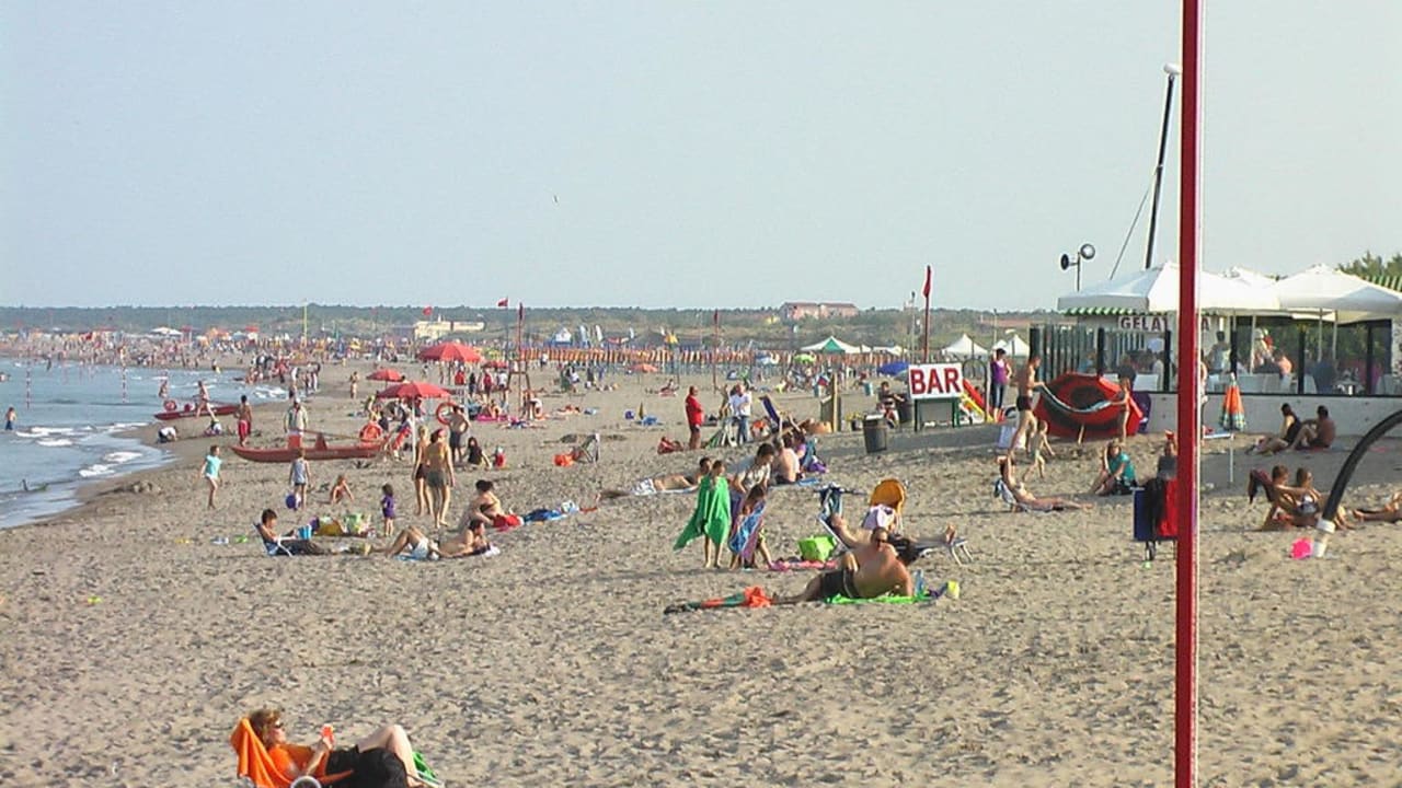 Mittags am Strand Rosapineta Camping Village