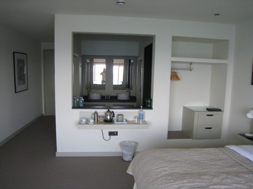 Blick zum Bad Zimmer Nr. 5 The Lewinnick Lodge