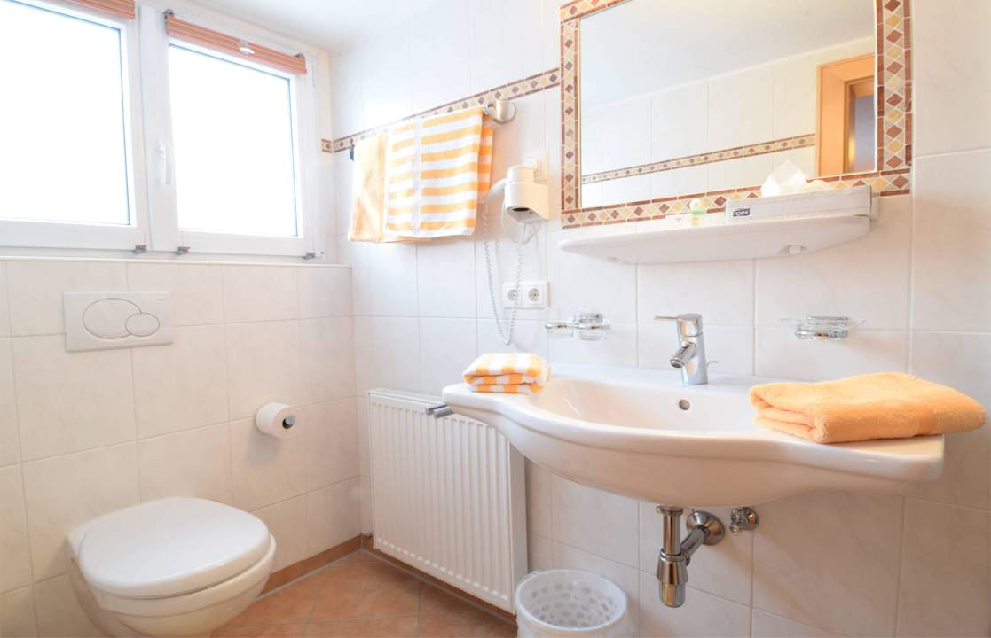 Bad im Doppelzimmer Pension Jehle